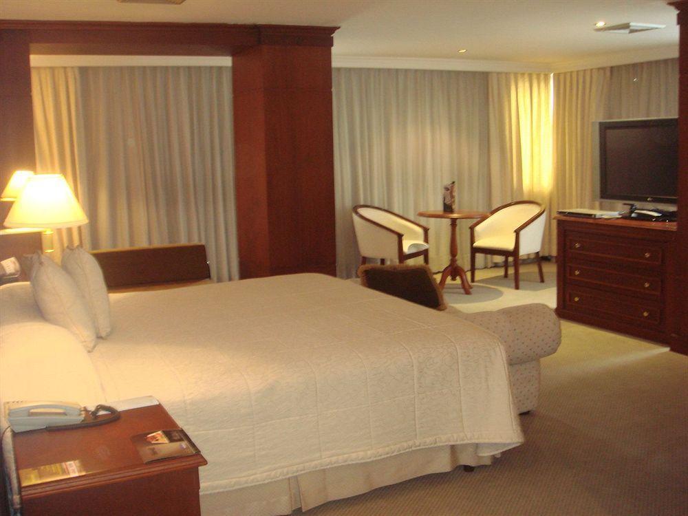 Hotel Emperador Ambato Buitenkant foto