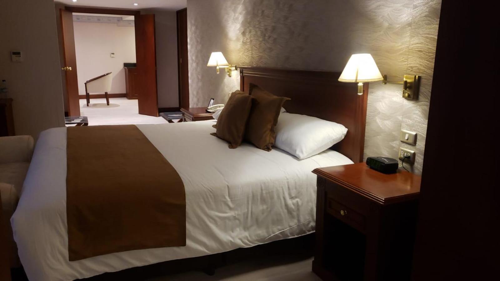 Hotel Emperador Ambato Buitenkant foto