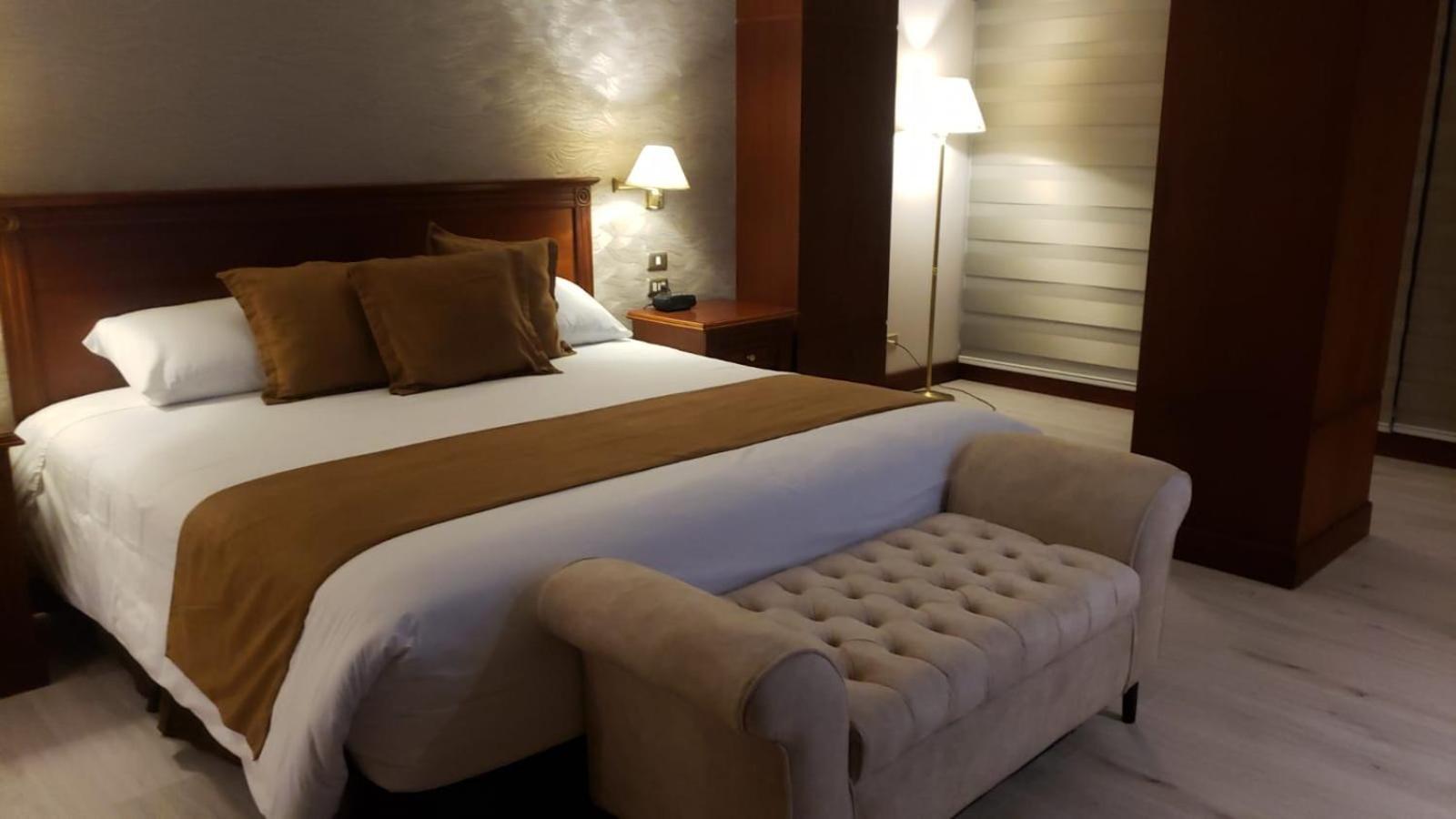 Hotel Emperador Ambato Buitenkant foto