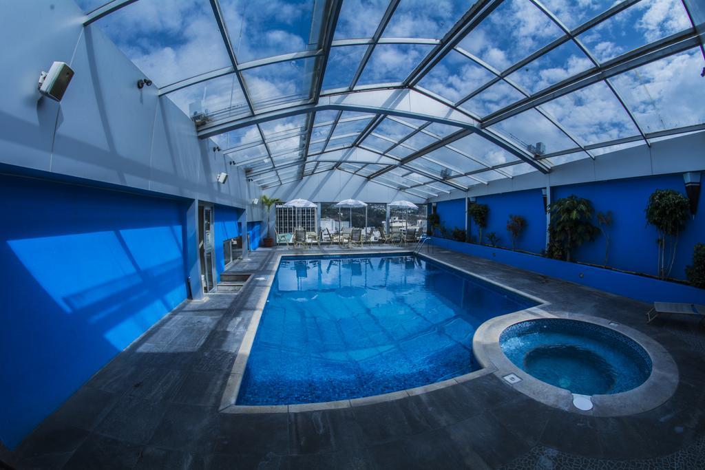 Hotel Emperador Ambato Buitenkant foto