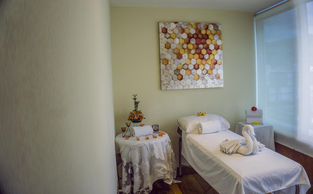 Hotel Emperador Ambato Buitenkant foto