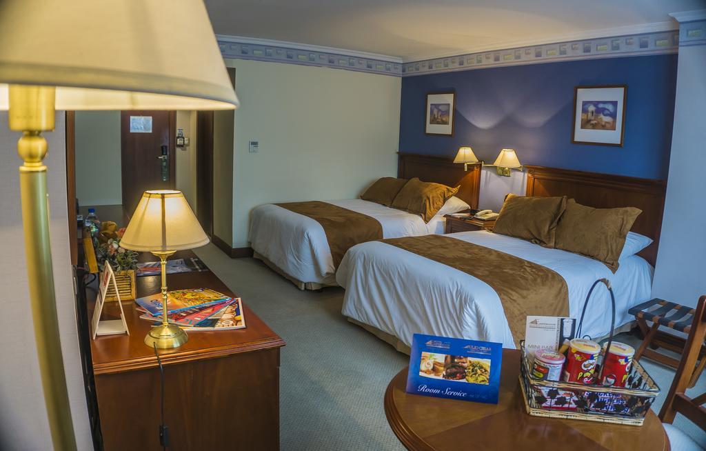 Hotel Emperador Ambato Buitenkant foto