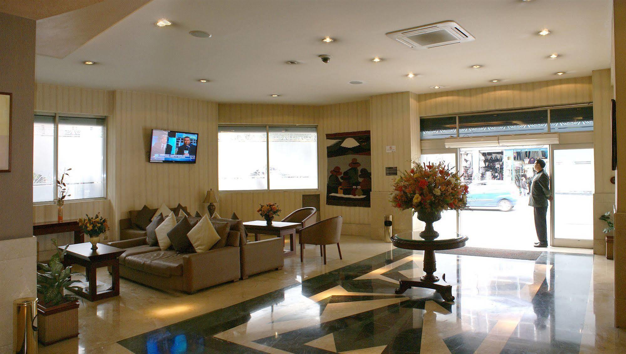 Hotel Emperador Ambato Buitenkant foto