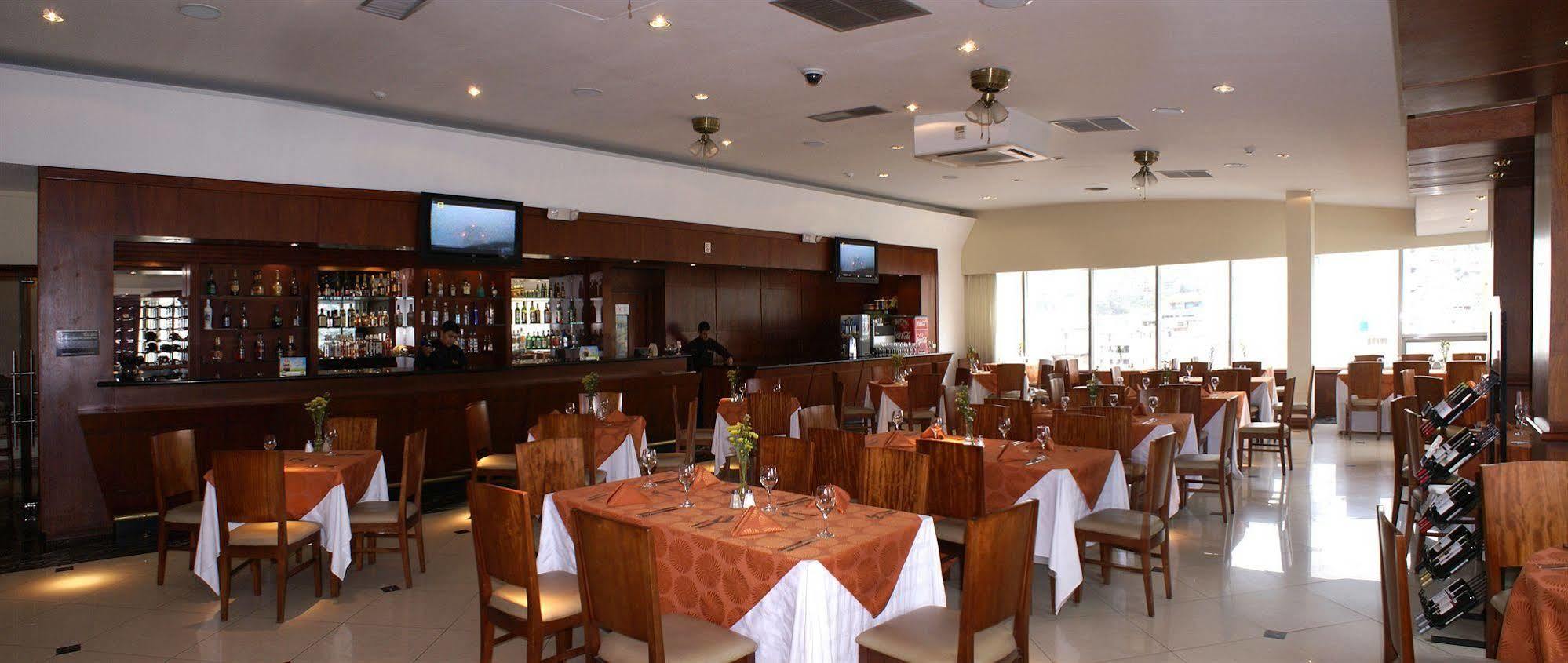 Hotel Emperador Ambato Buitenkant foto