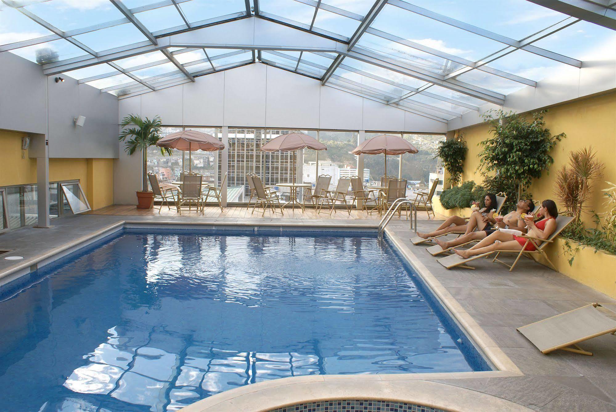 Hotel Emperador Ambato Buitenkant foto