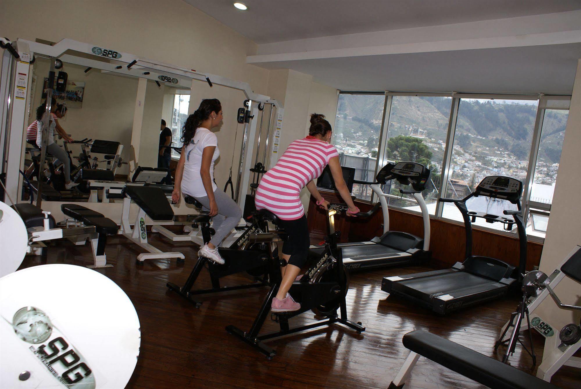 Hotel Emperador Ambato Buitenkant foto