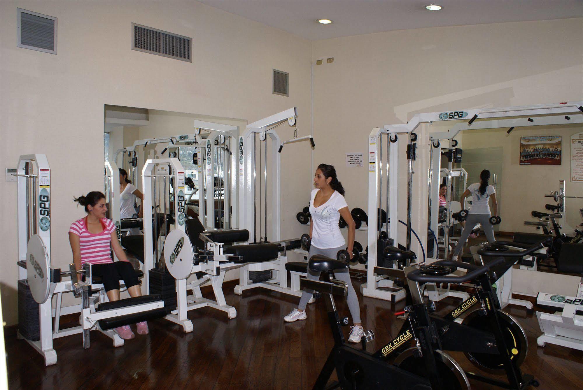 Hotel Emperador Ambato Buitenkant foto