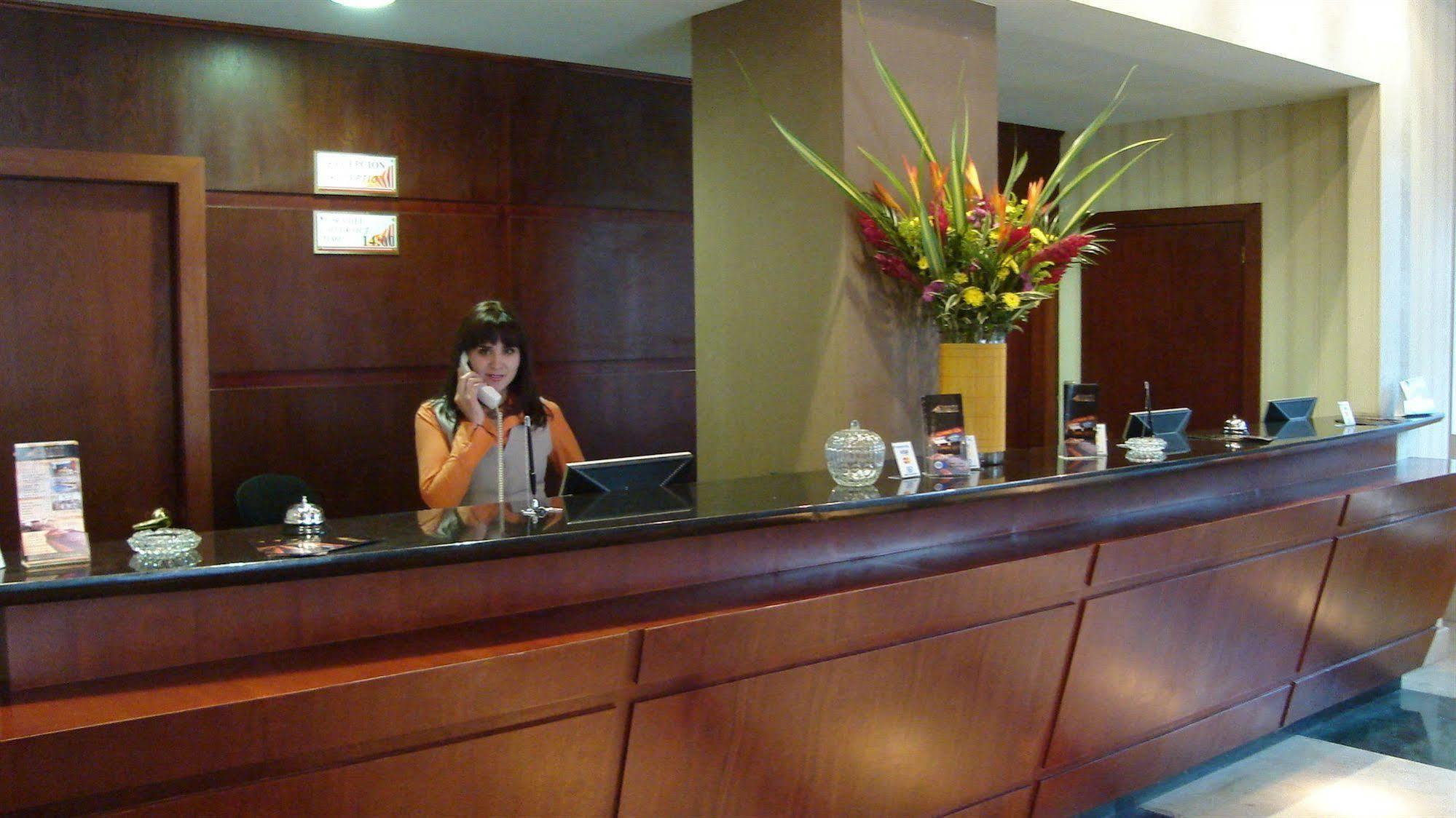 Hotel Emperador Ambato Buitenkant foto