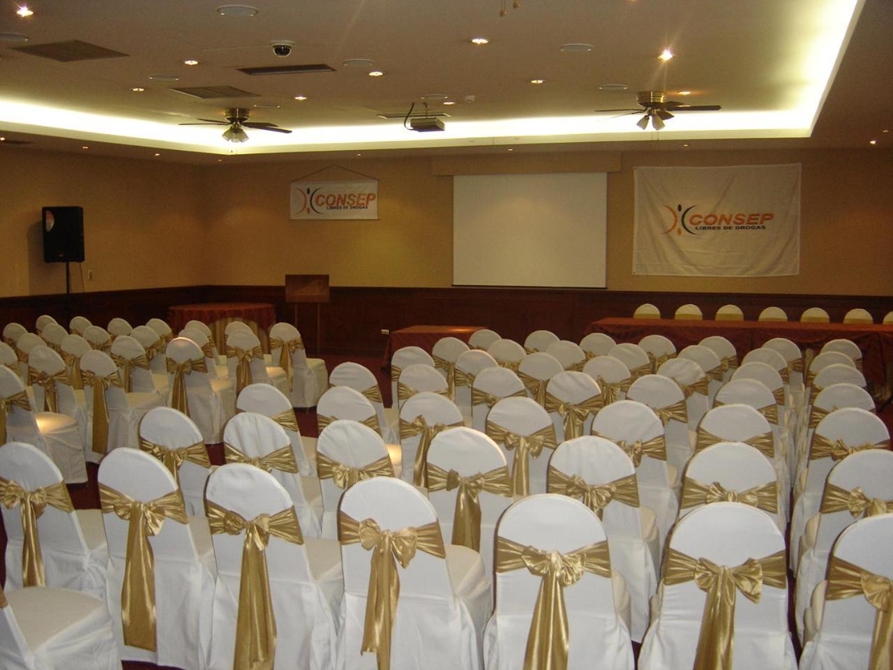 Hotel Emperador Ambato Buitenkant foto
