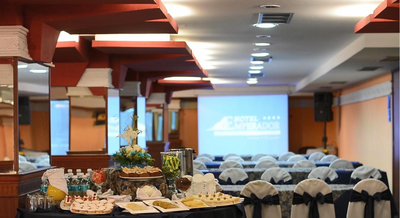 Hotel Emperador Ambato Buitenkant foto