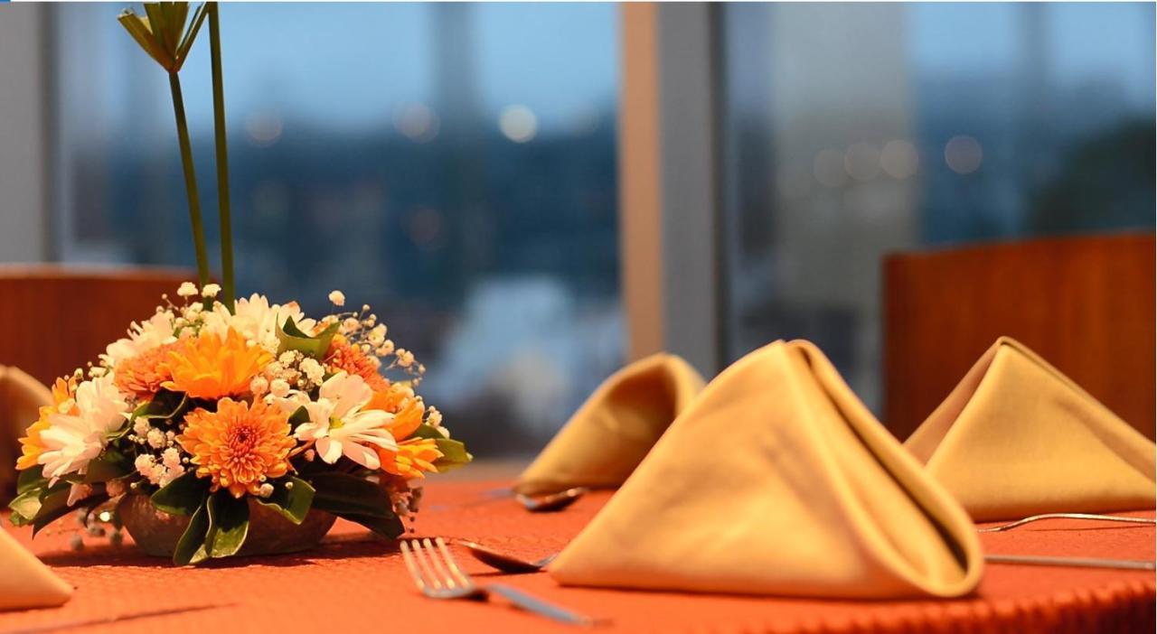 Hotel Emperador Ambato Buitenkant foto