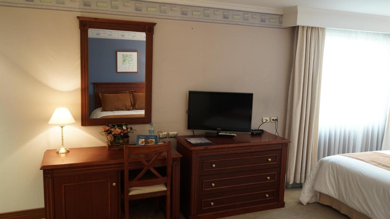 Hotel Emperador Ambato Buitenkant foto