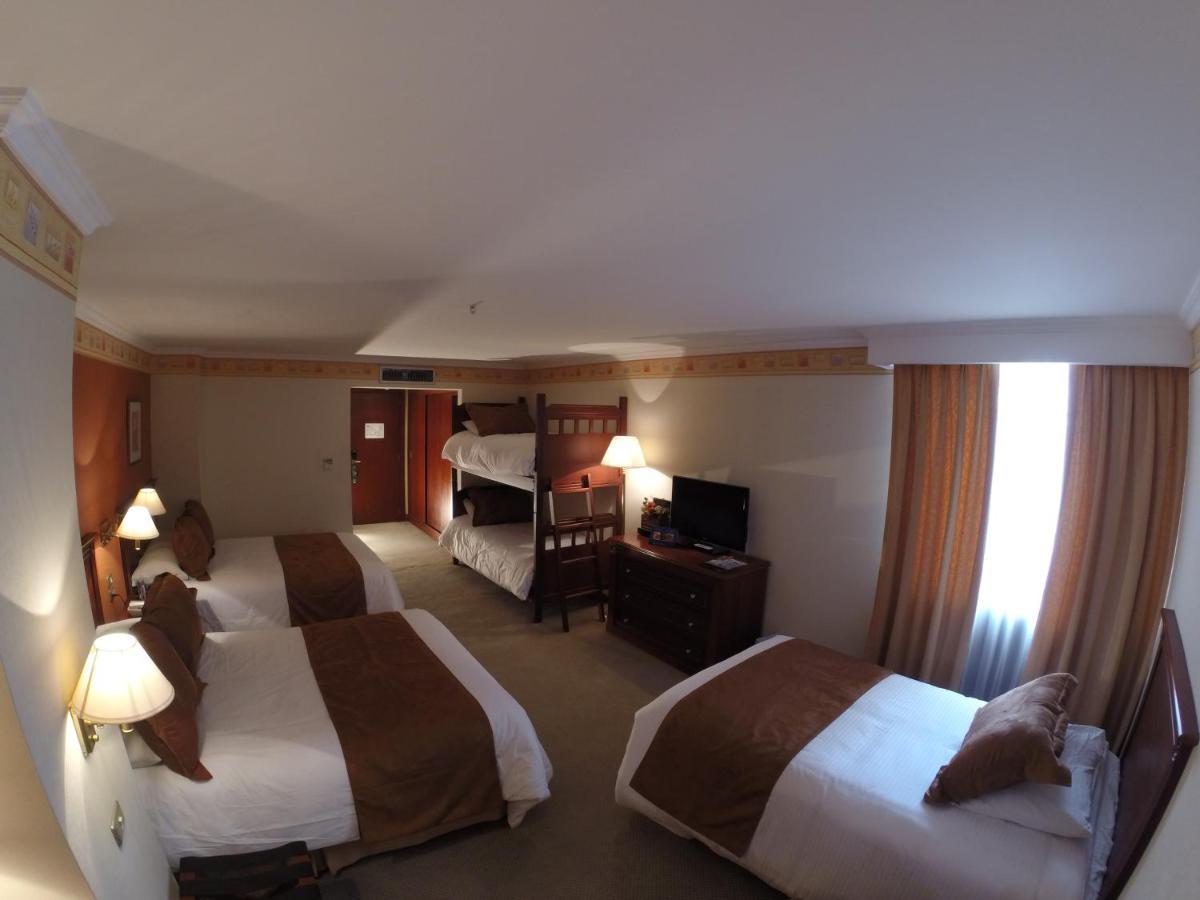 Hotel Emperador Ambato Buitenkant foto