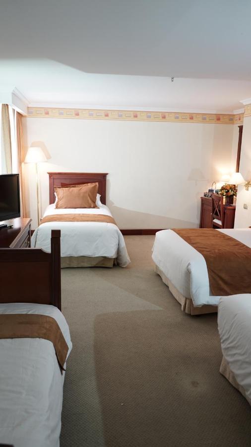 Hotel Emperador Ambato Buitenkant foto