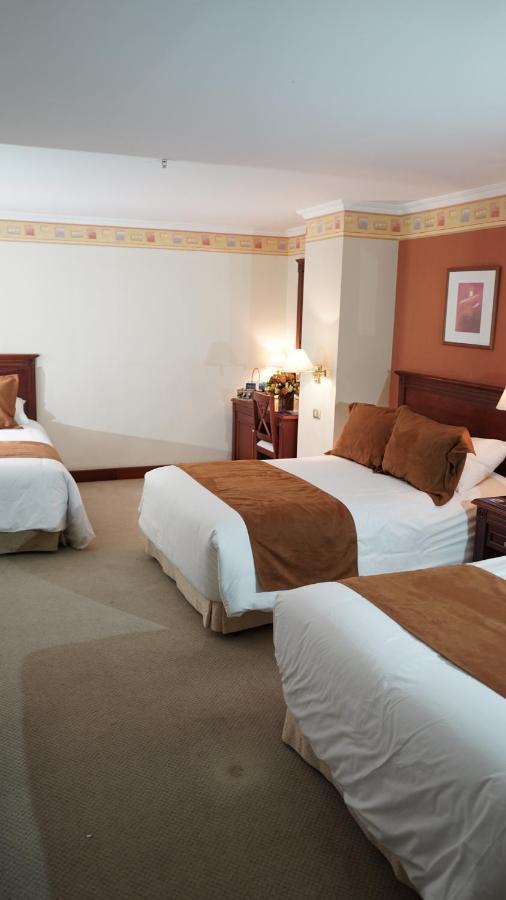 Hotel Emperador Ambato Buitenkant foto