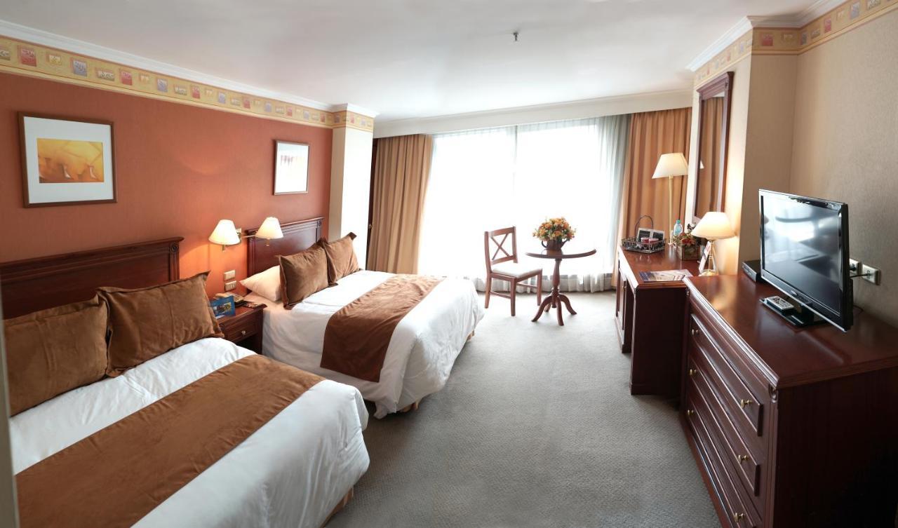 Hotel Emperador Ambato Buitenkant foto
