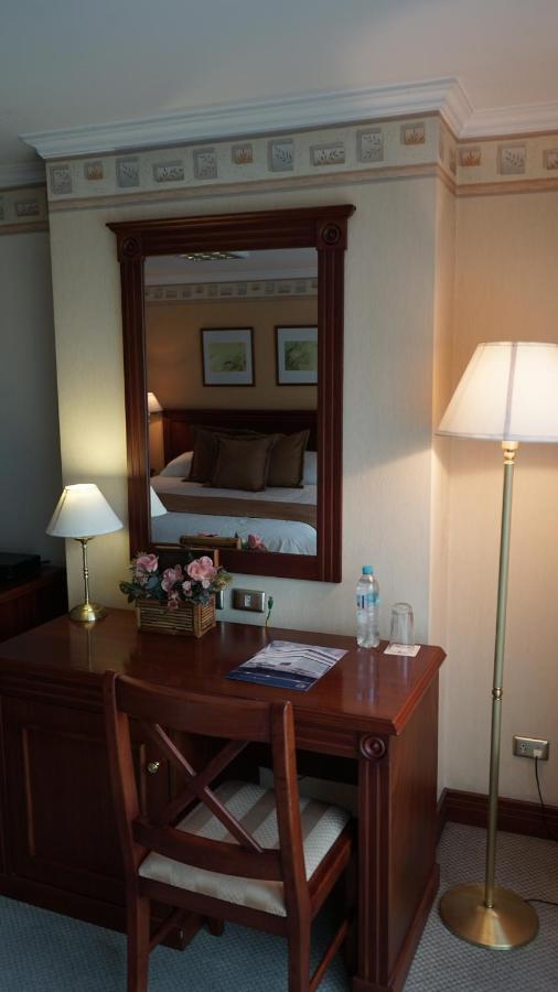 Hotel Emperador Ambato Buitenkant foto